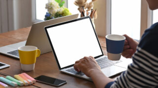 検索に疲れた50代へ。ChatGPTに聞くと便利な「最初の質問」3選