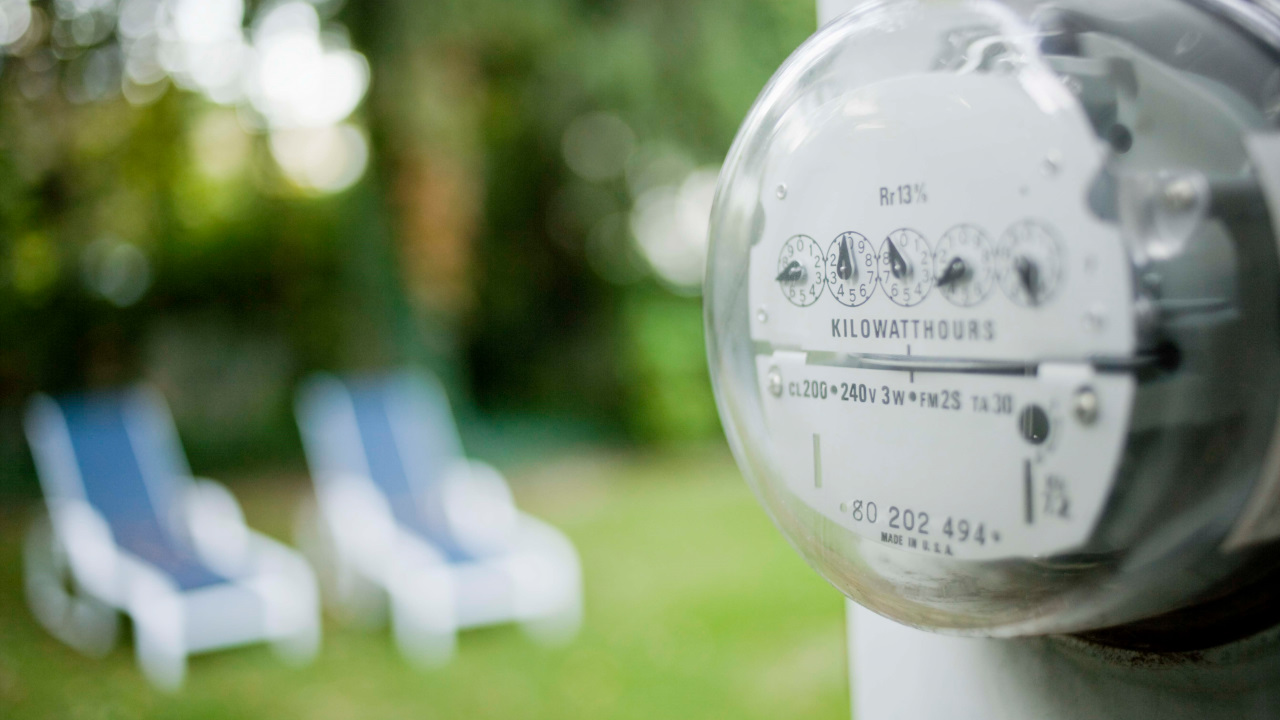 電気代を確認するための屋外メーターの写真
