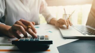 手続きだけで月1.5万円減。50代の固定費削減は「見直し」が9割