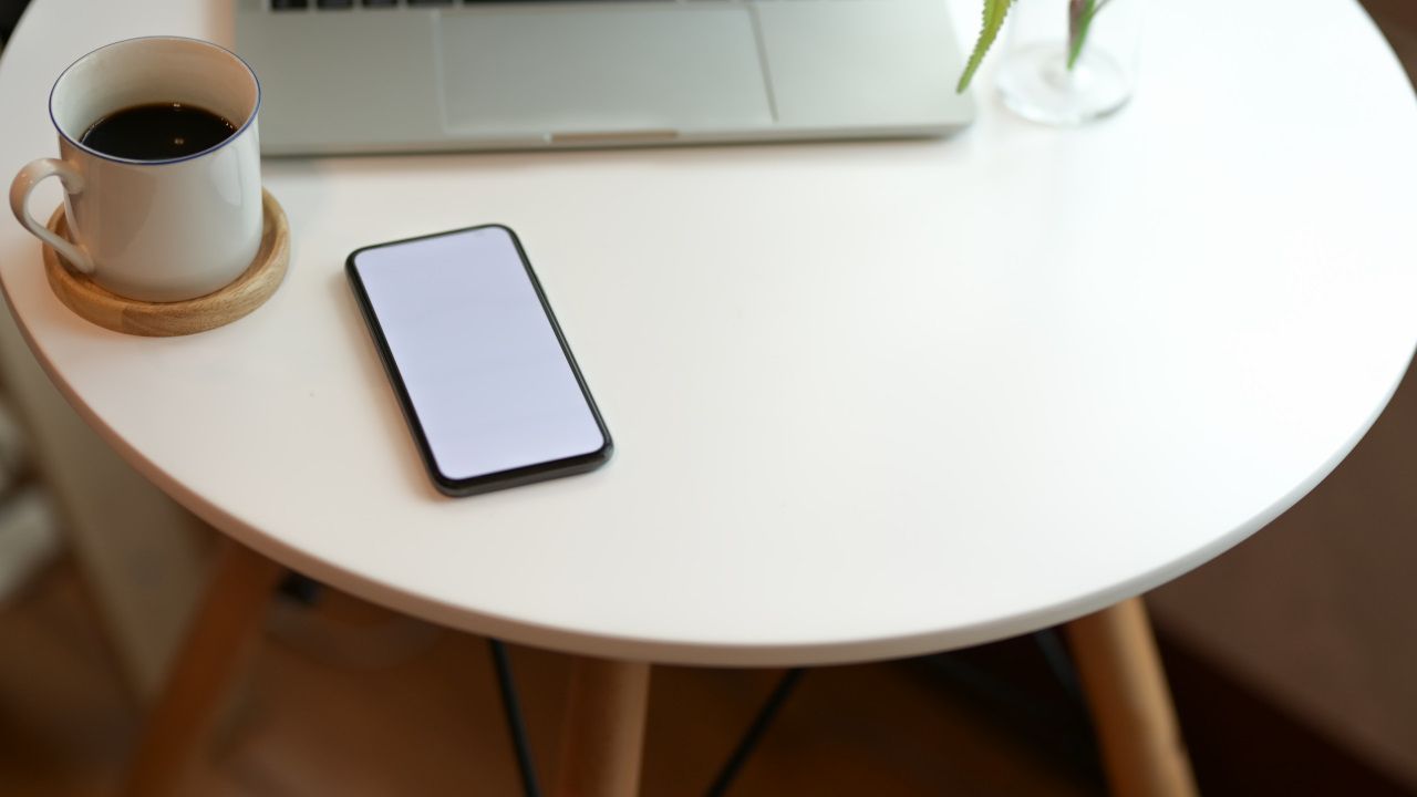 50代のスマホ代を静かに減らすコツ｜povoから日本通信SIMへの実体験