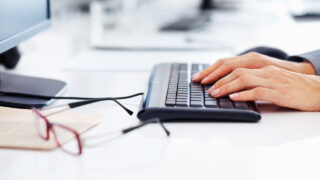 HHKBを卒業。50代の最適解は「1,500円の有線キーボード」だった