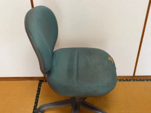 50代のデスクチェアの最適解である30年物のOAチェアの座面
