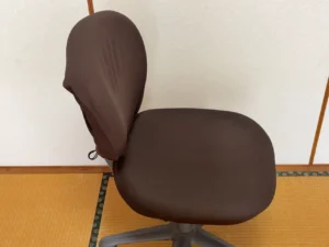 市販のカバーを取り付けて新品同様に延命したデスクチェア